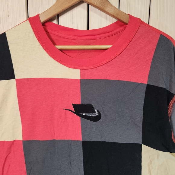 Nike T-Shirt Checkered Block Color - Picture 8 of 13